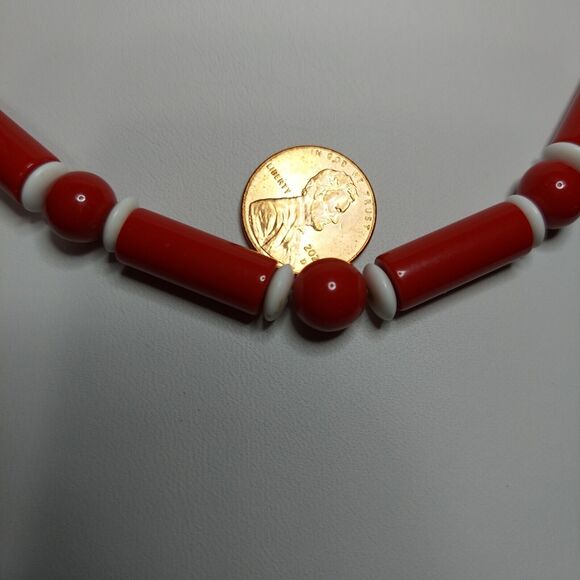 Trifari Red and White necklace 1980s 18" - Picture 3 of 4